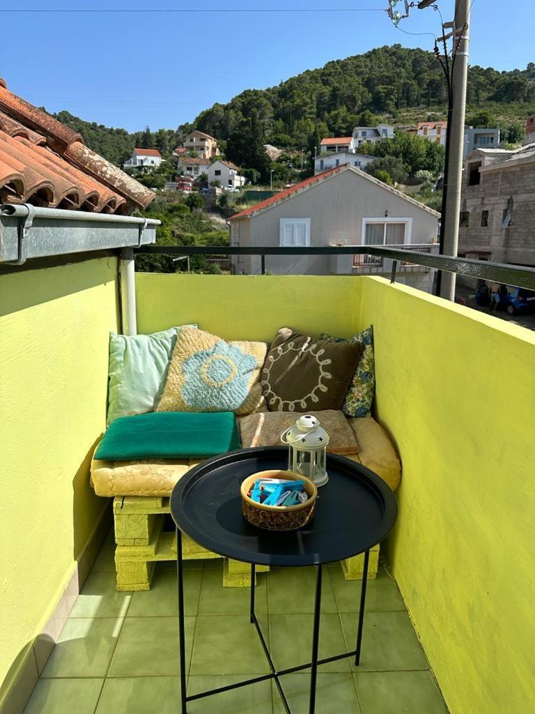 Apartments Bilic Vis Exterior photo