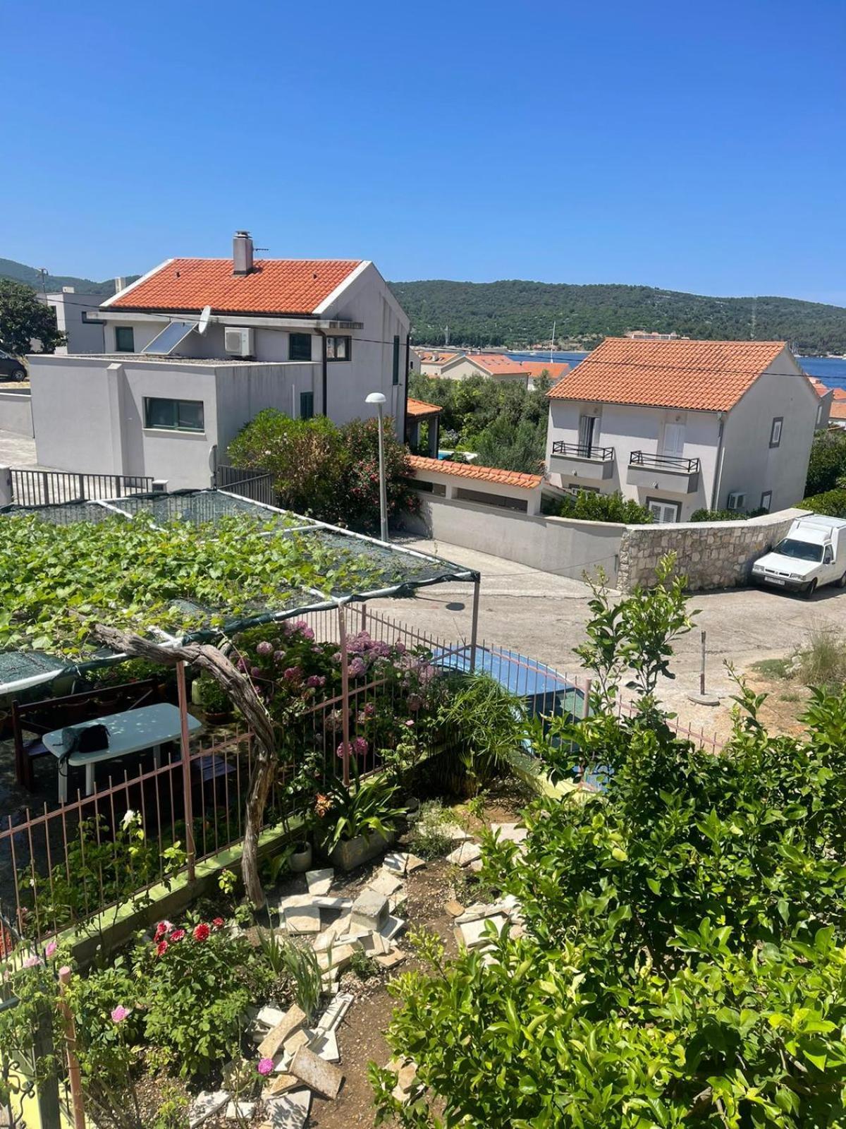 Apartments Bilic Vis Exterior photo