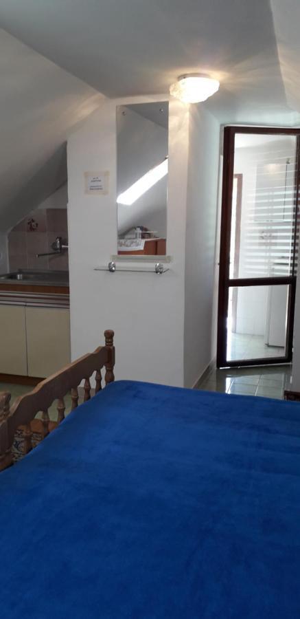 Apartments Bilic Vis Exterior photo